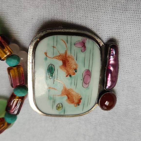 Double strand necklace with signed pendant pin. - Picture 2 of 6